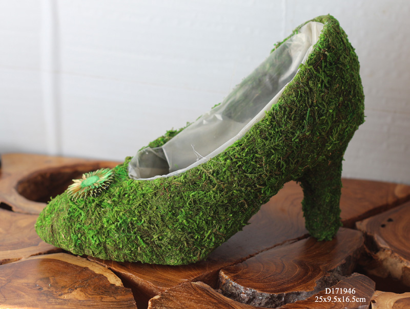 Moss shoes with vines-Mossy shoe planters